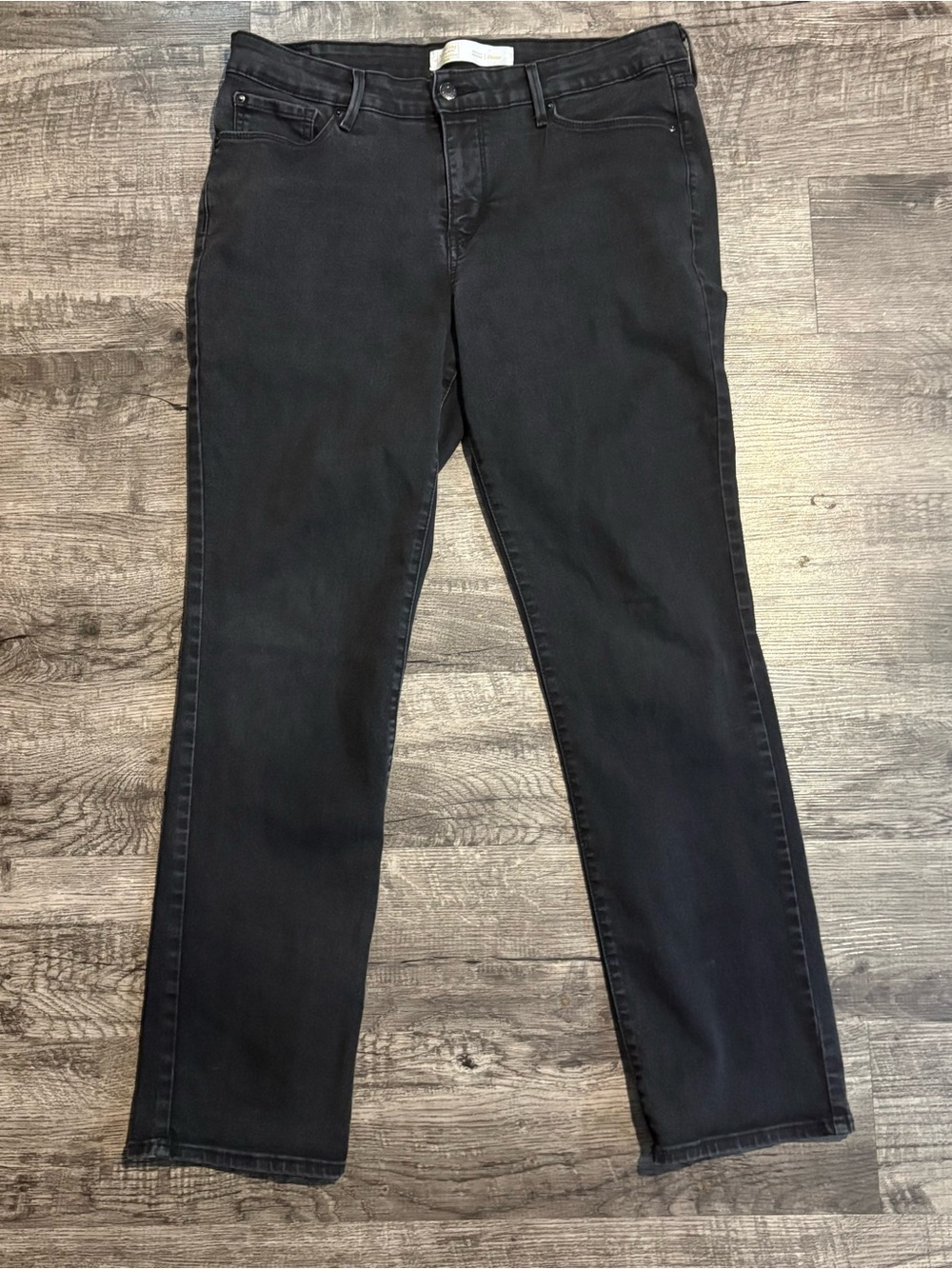 Levi’s Jeans Women’s 14M Black Totally Shaping Straight Denim